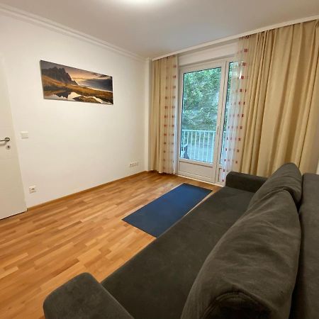 Monterey Apartment Wina Bagian luar foto
