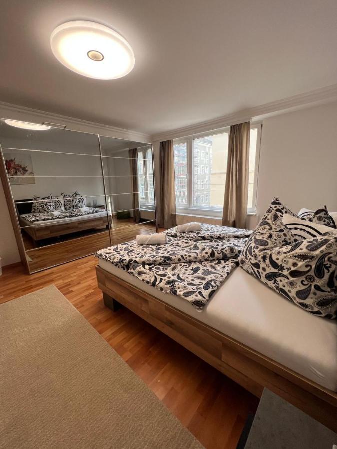 Monterey Apartment Wina Bagian luar foto
