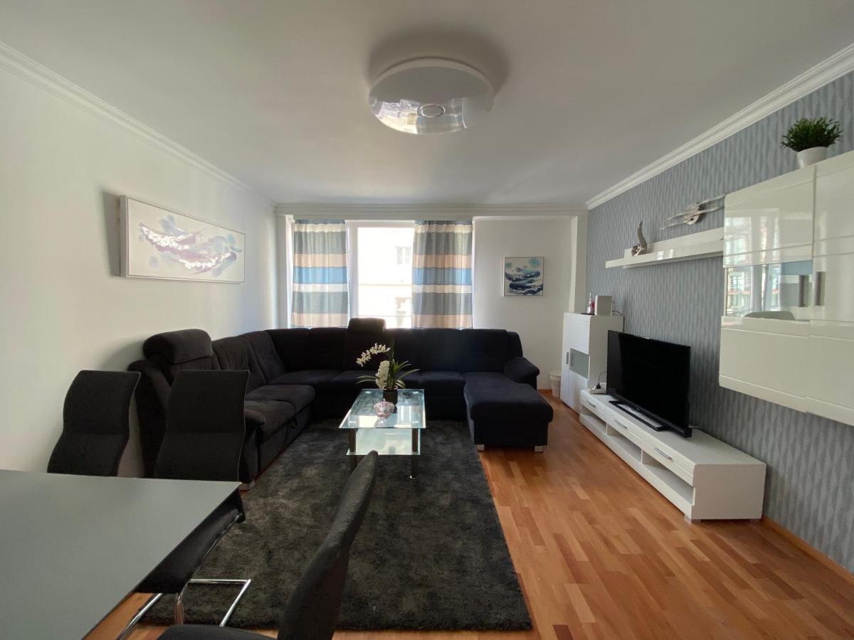 Monterey Apartment Wina Bagian luar foto