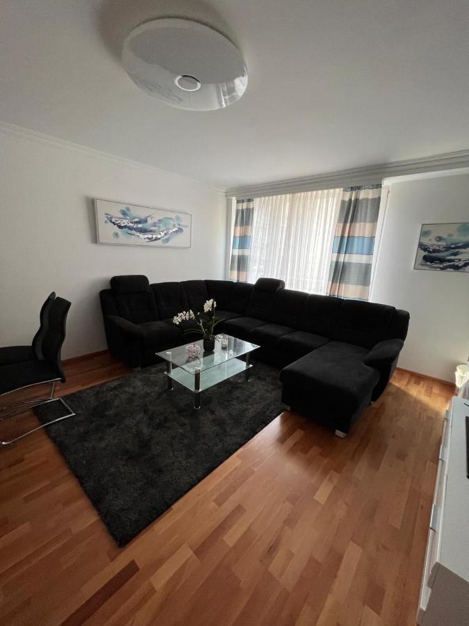 Monterey Apartment Wina Bagian luar foto