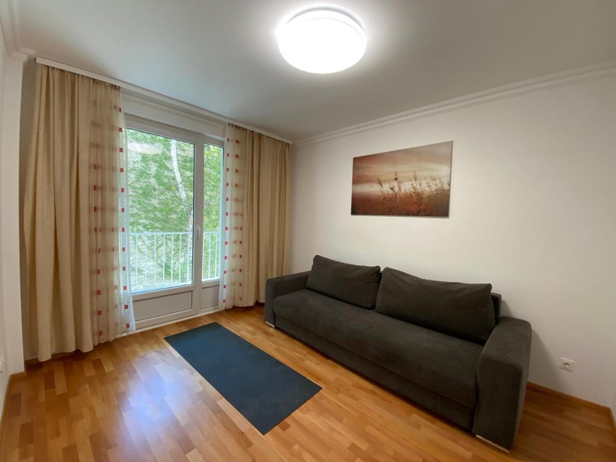 Monterey Apartment Wina Bagian luar foto