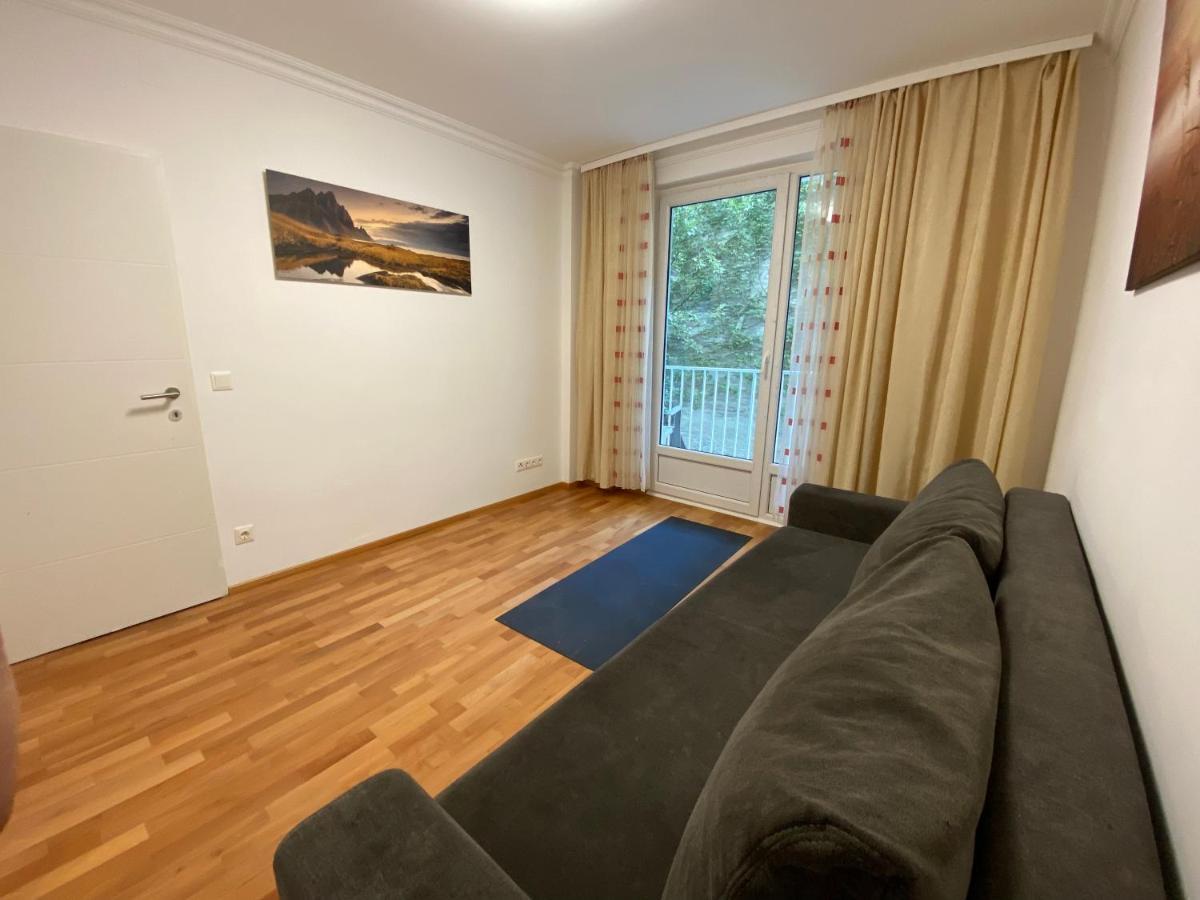 Monterey Apartment Wina Bagian luar foto